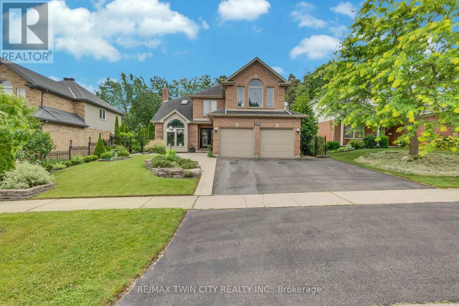 107 CHANDOS DRIVE