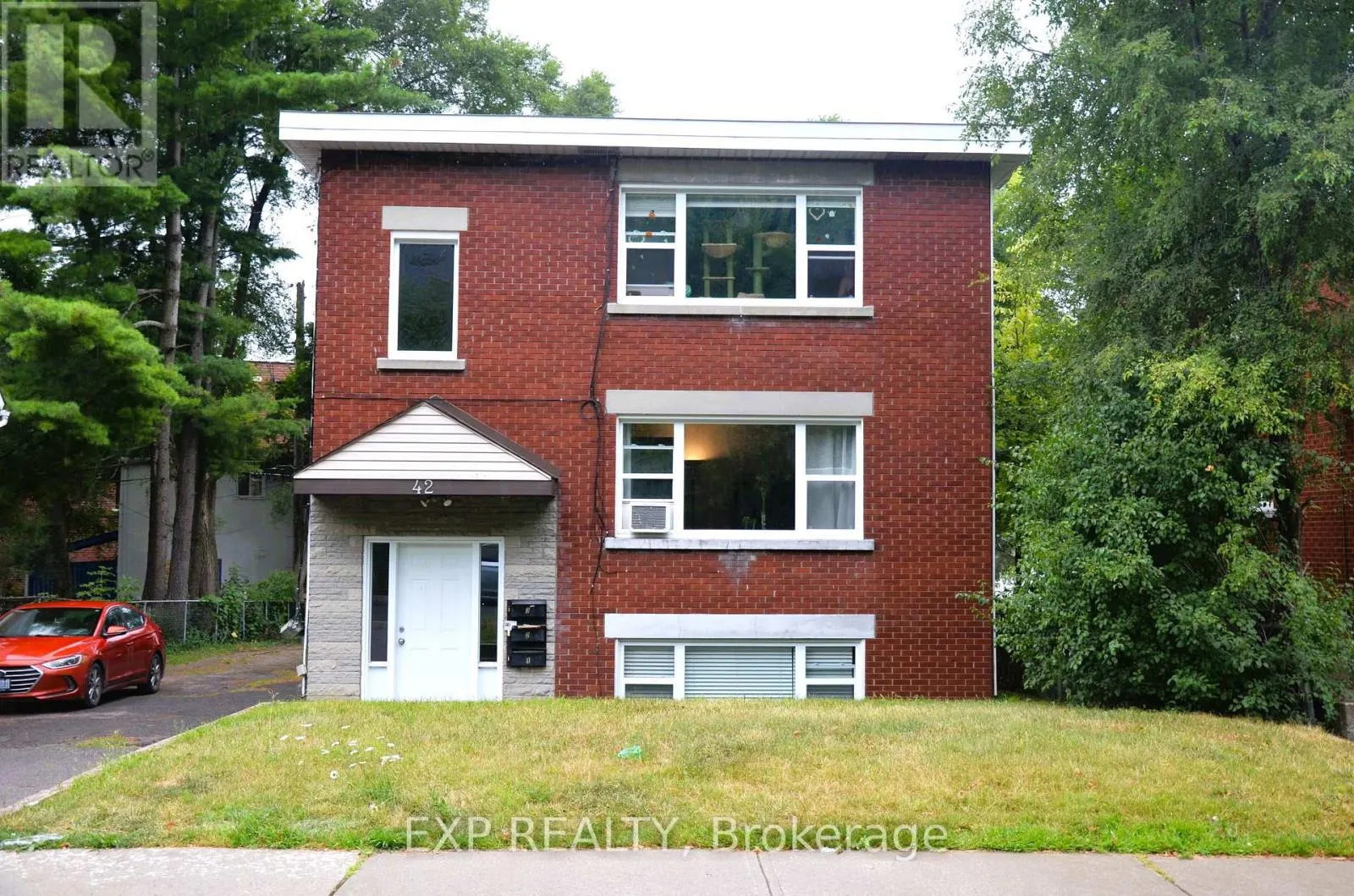 2 - 42 LAVERGNE ST STREET E