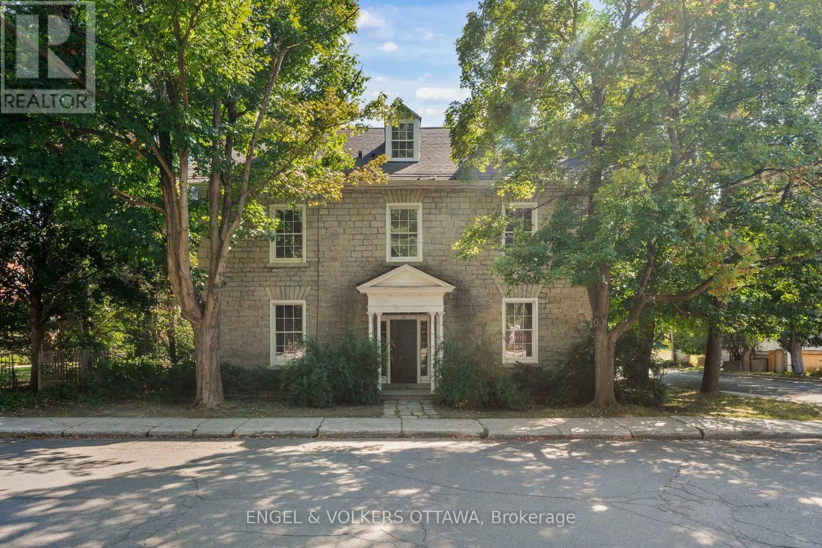 35 MACKAY STREET