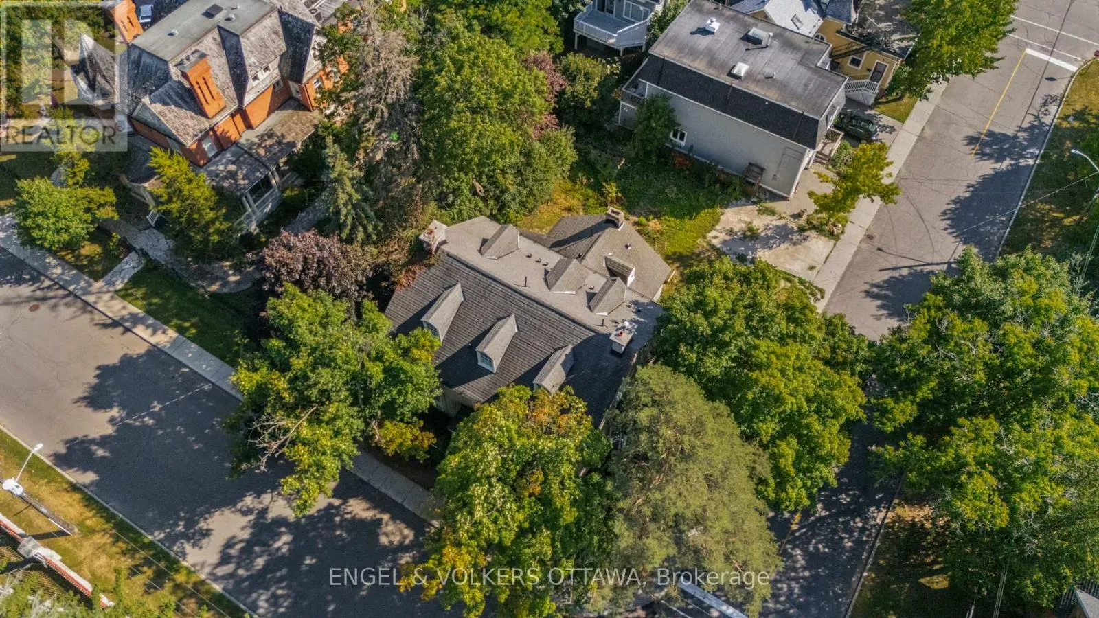 35 MACKAY STREET