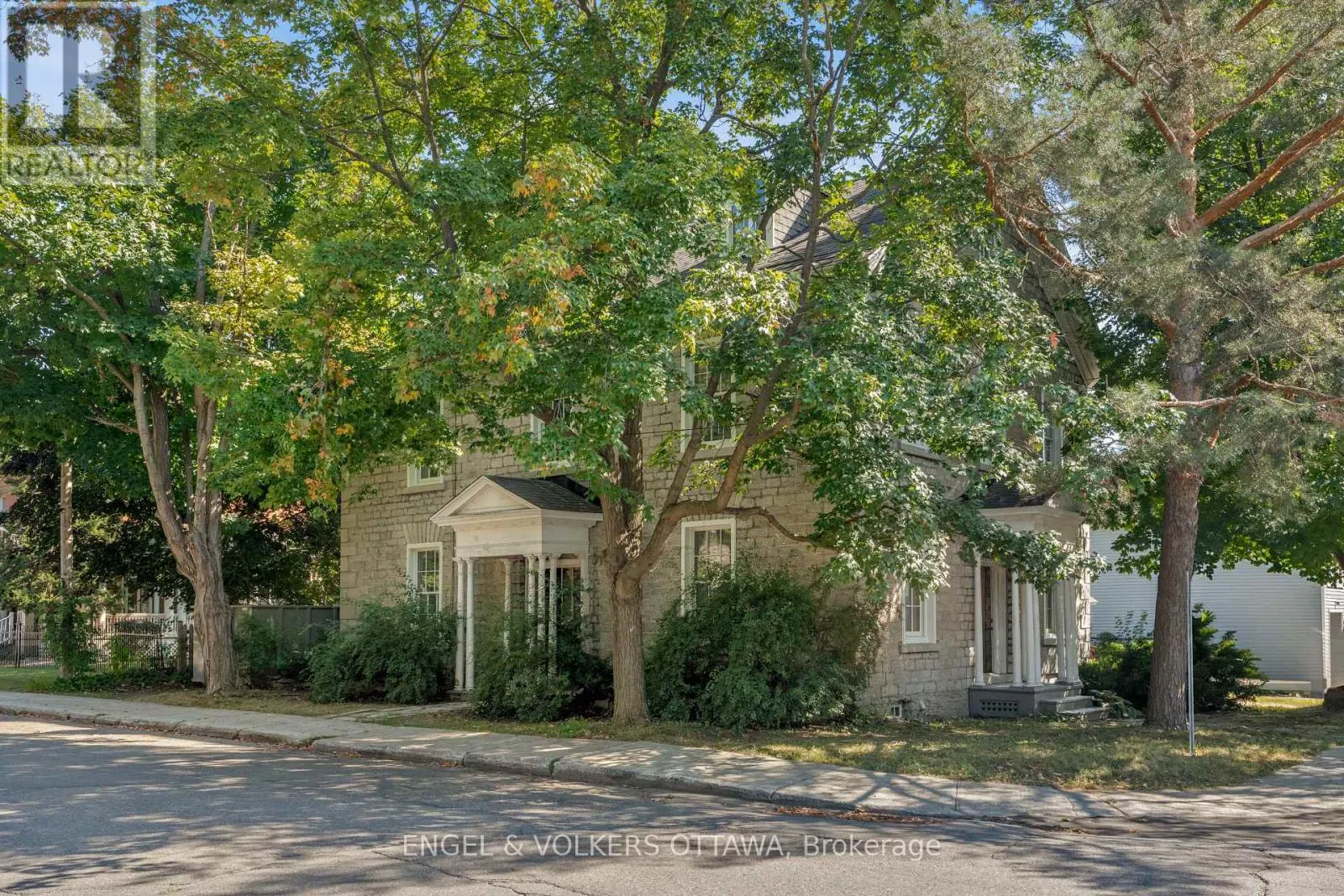 35 MACKAY STREET