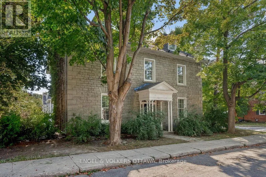 35 MACKAY STREET
