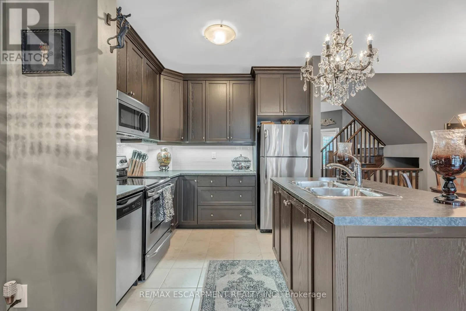 72 DODMAN CRESCENT