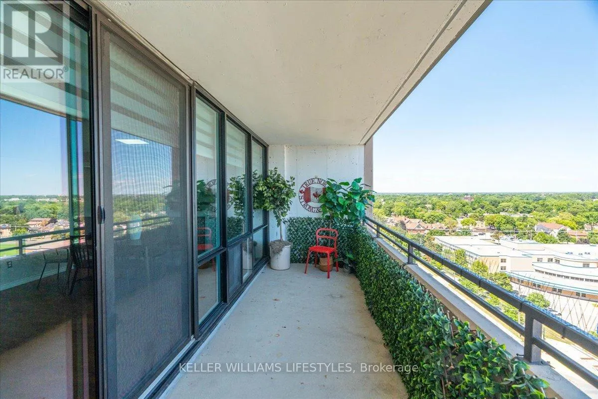 1601 - 389 DUNDAS STREET, #1601