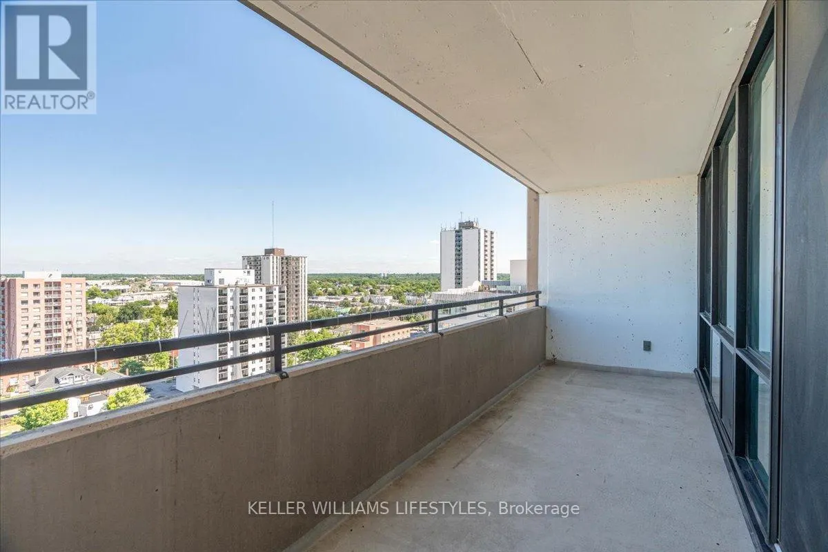 1601 - 389 DUNDAS STREET, #1601