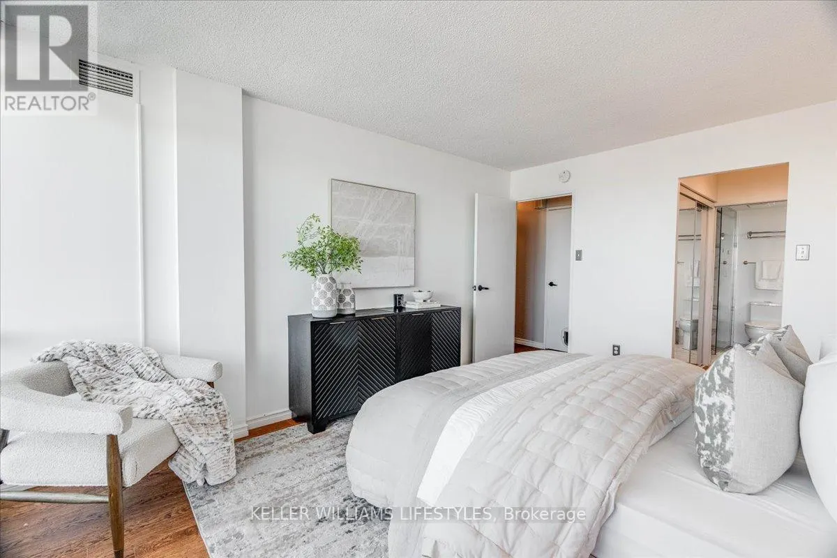 1601 - 389 DUNDAS STREET, #1601