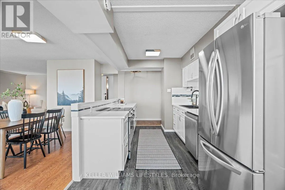 1601 - 389 DUNDAS STREET, #1601