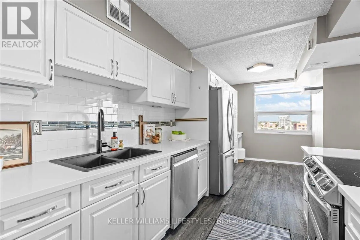 1601 - 389 DUNDAS STREET, #1601