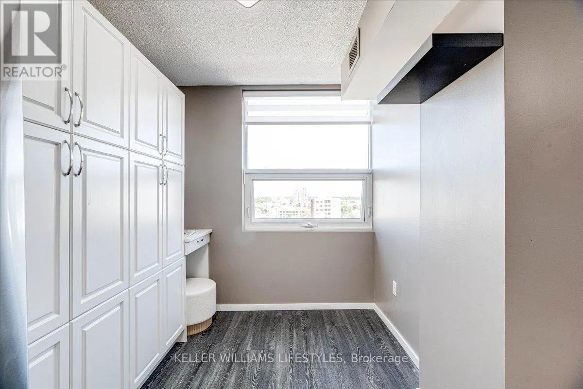 1601 - 389 DUNDAS STREET, #1601