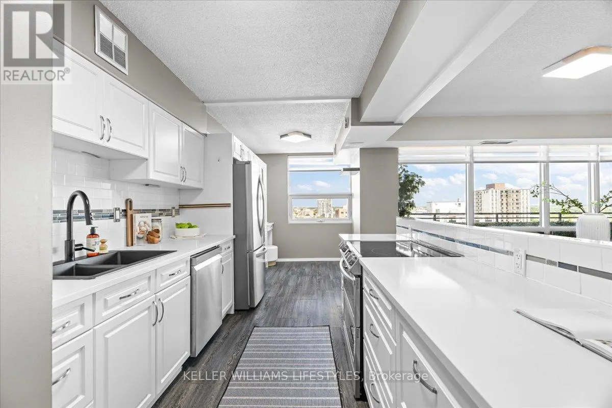 1601 - 389 DUNDAS STREET, #1601