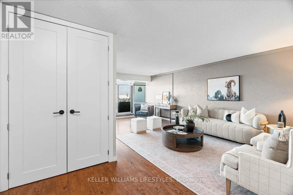 1601 - 389 DUNDAS STREET, #1601