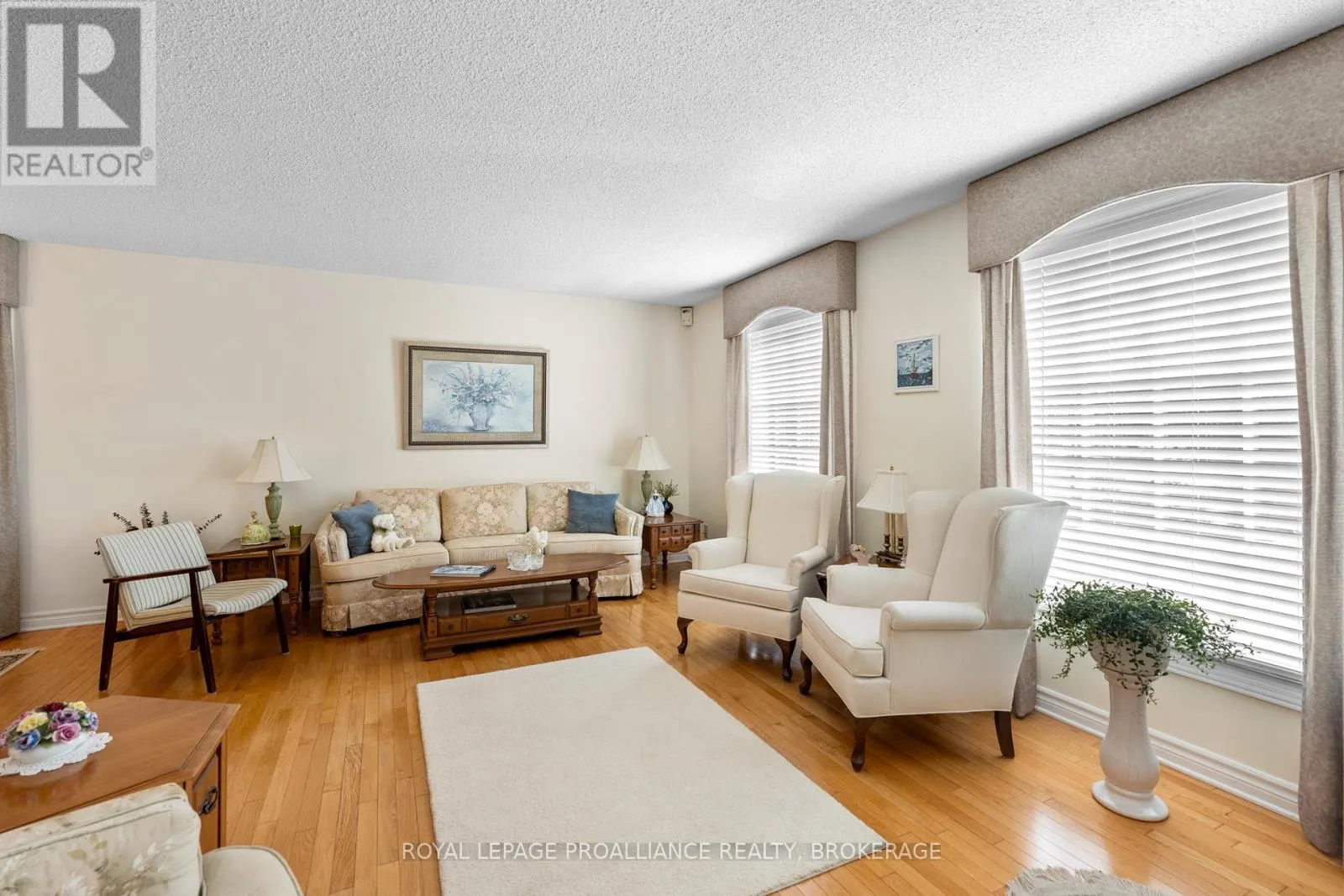 965 AMBLESIDE CRESCENT