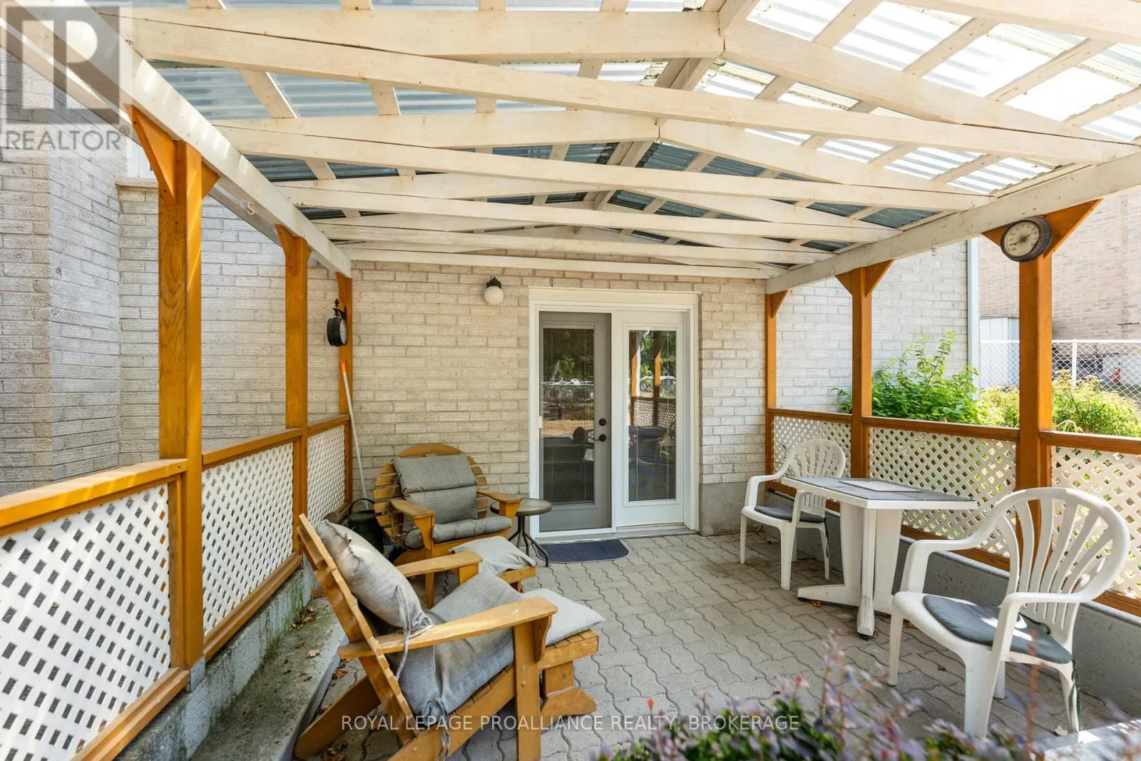 965 AMBLESIDE CRESCENT
