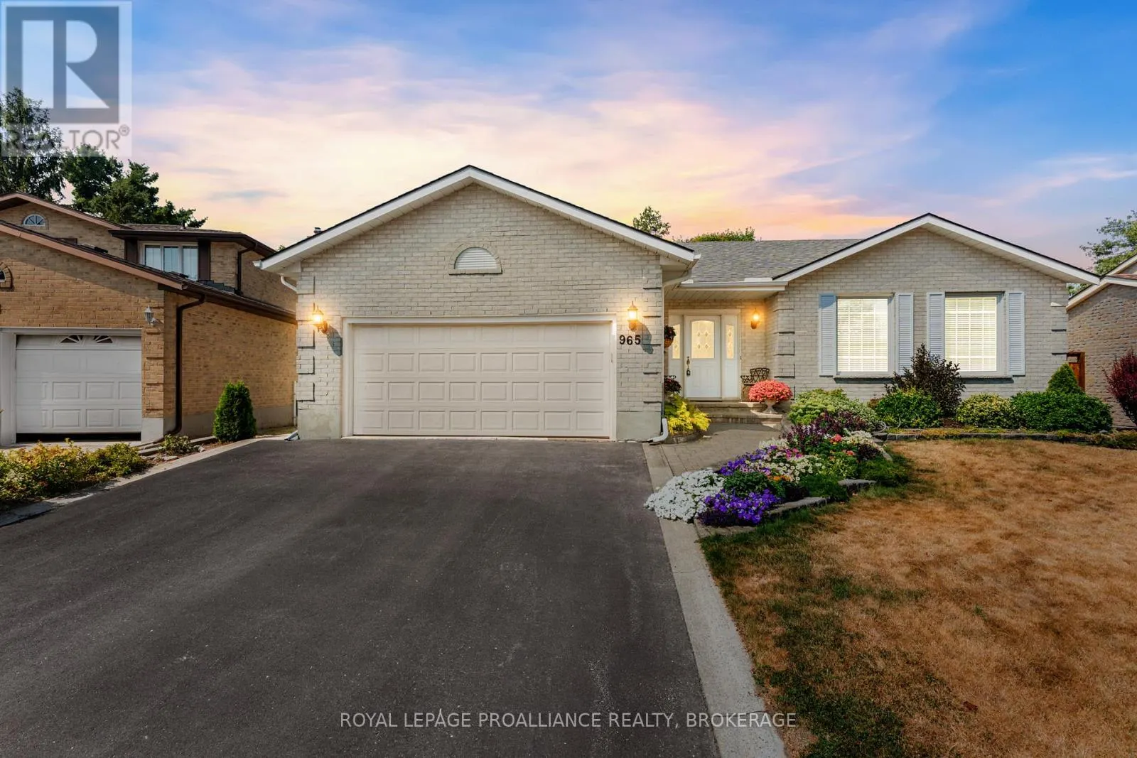 965 AMBLESIDE CRESCENT