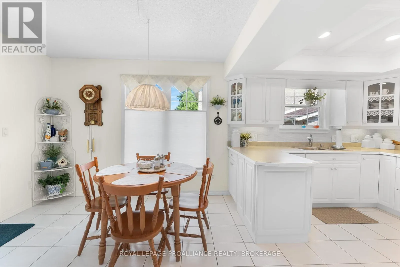 965 AMBLESIDE CRESCENT