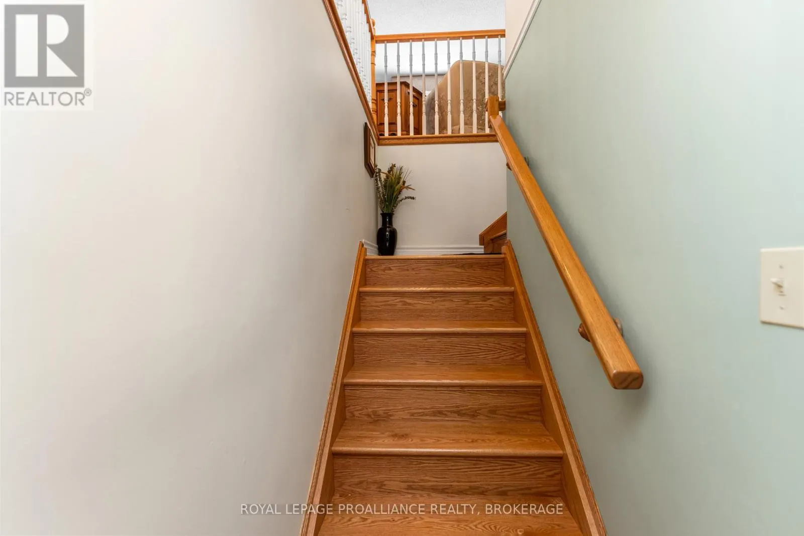 965 AMBLESIDE CRESCENT