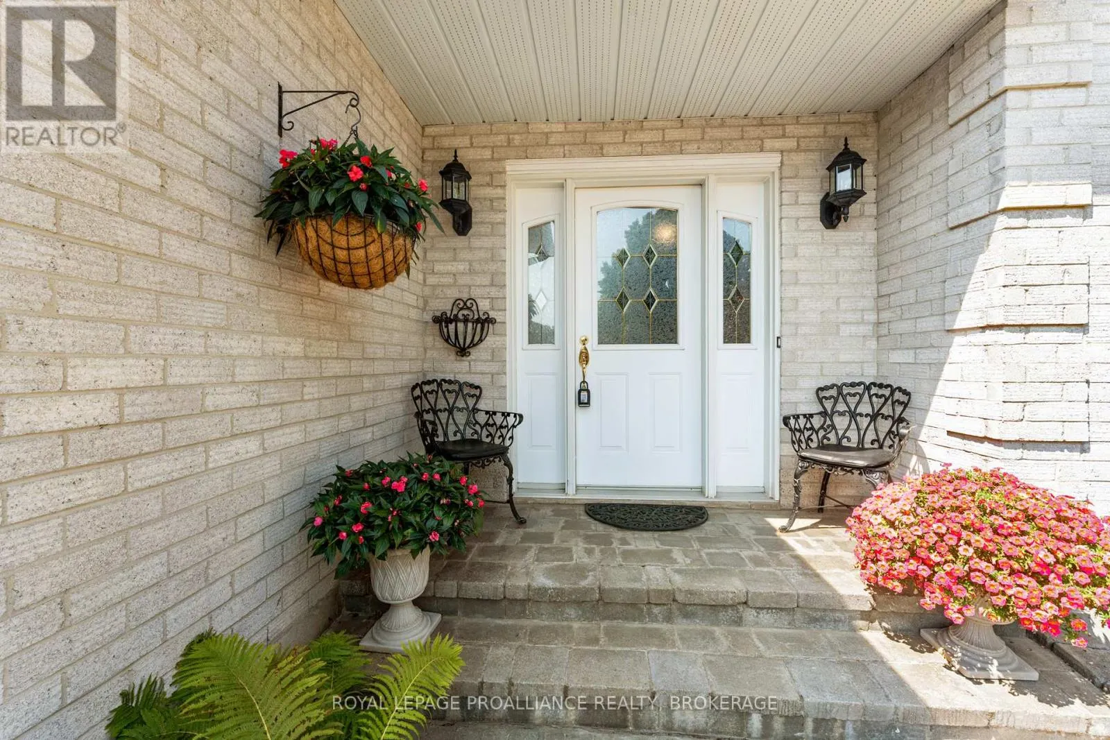 965 AMBLESIDE CRESCENT