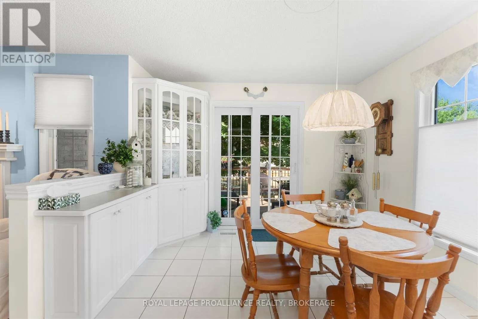 965 AMBLESIDE CRESCENT