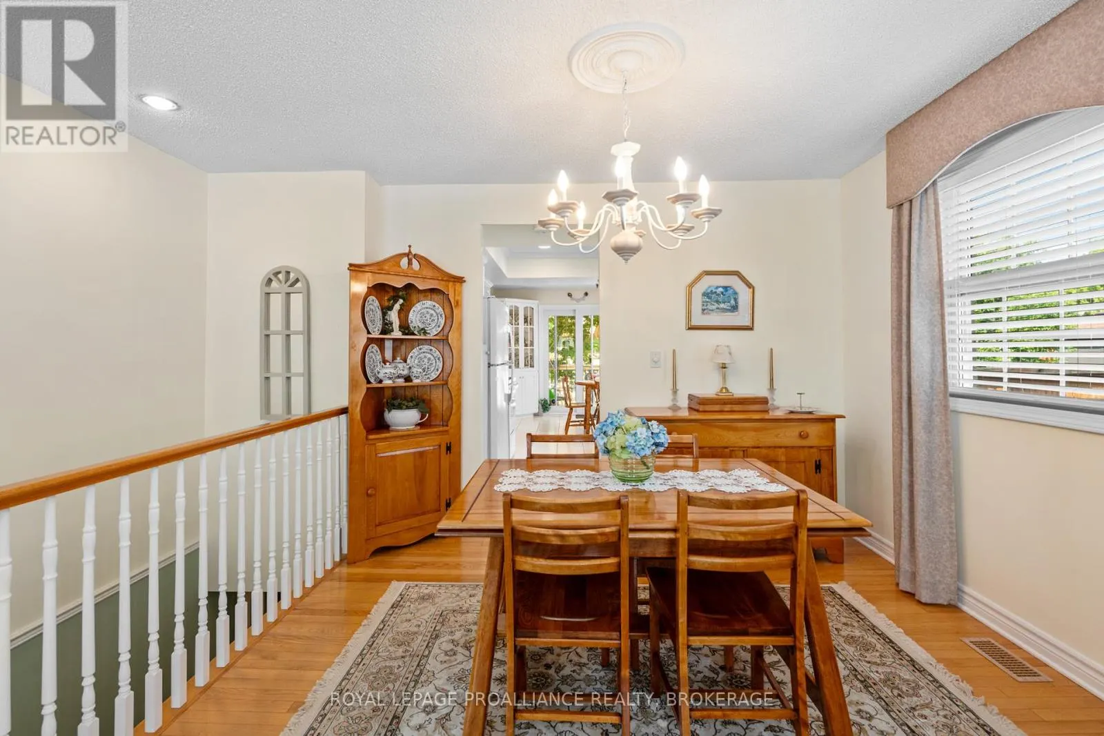 965 AMBLESIDE CRESCENT