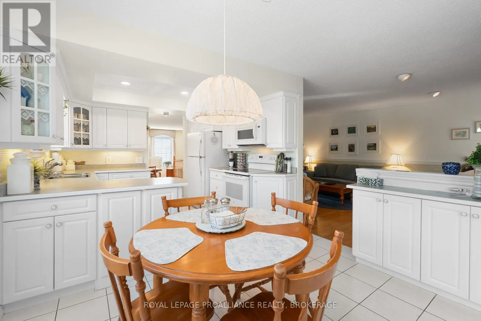 965 AMBLESIDE CRESCENT