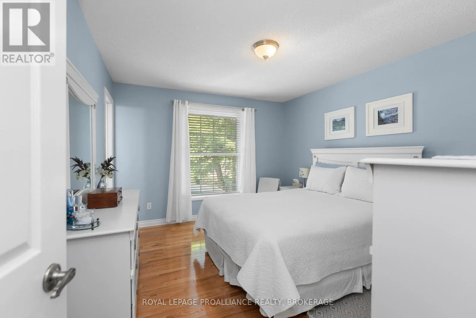 965 AMBLESIDE CRESCENT
