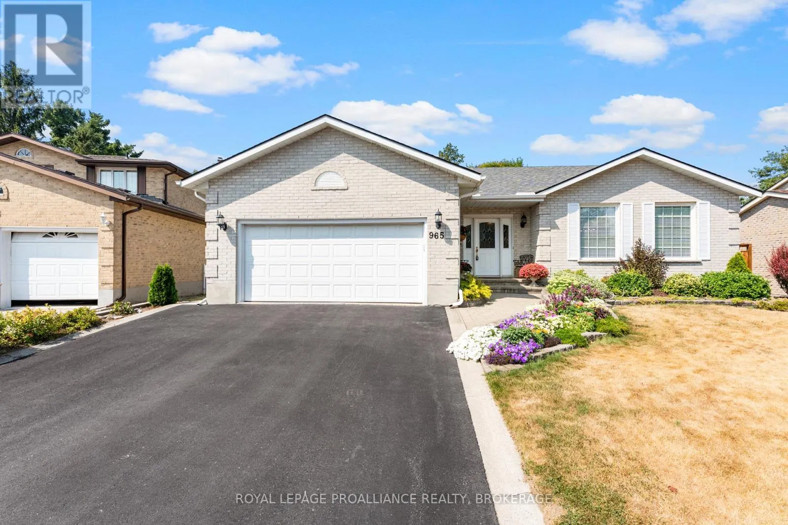 965 AMBLESIDE CRESCENT