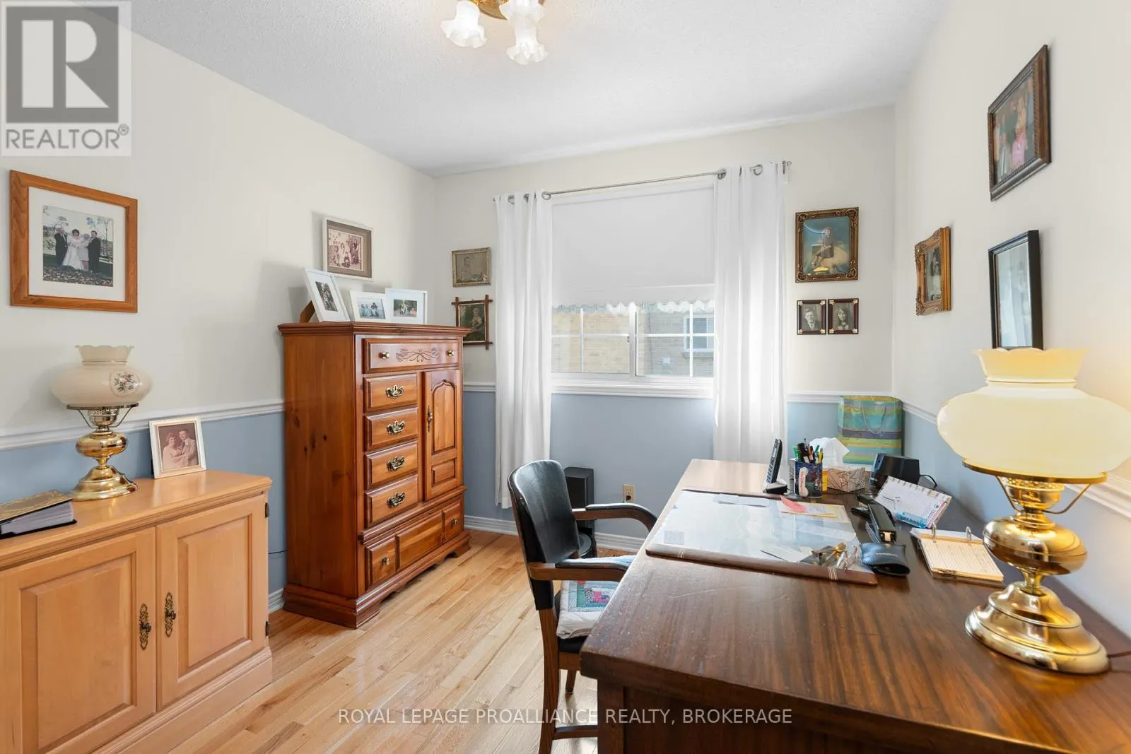 965 AMBLESIDE CRESCENT