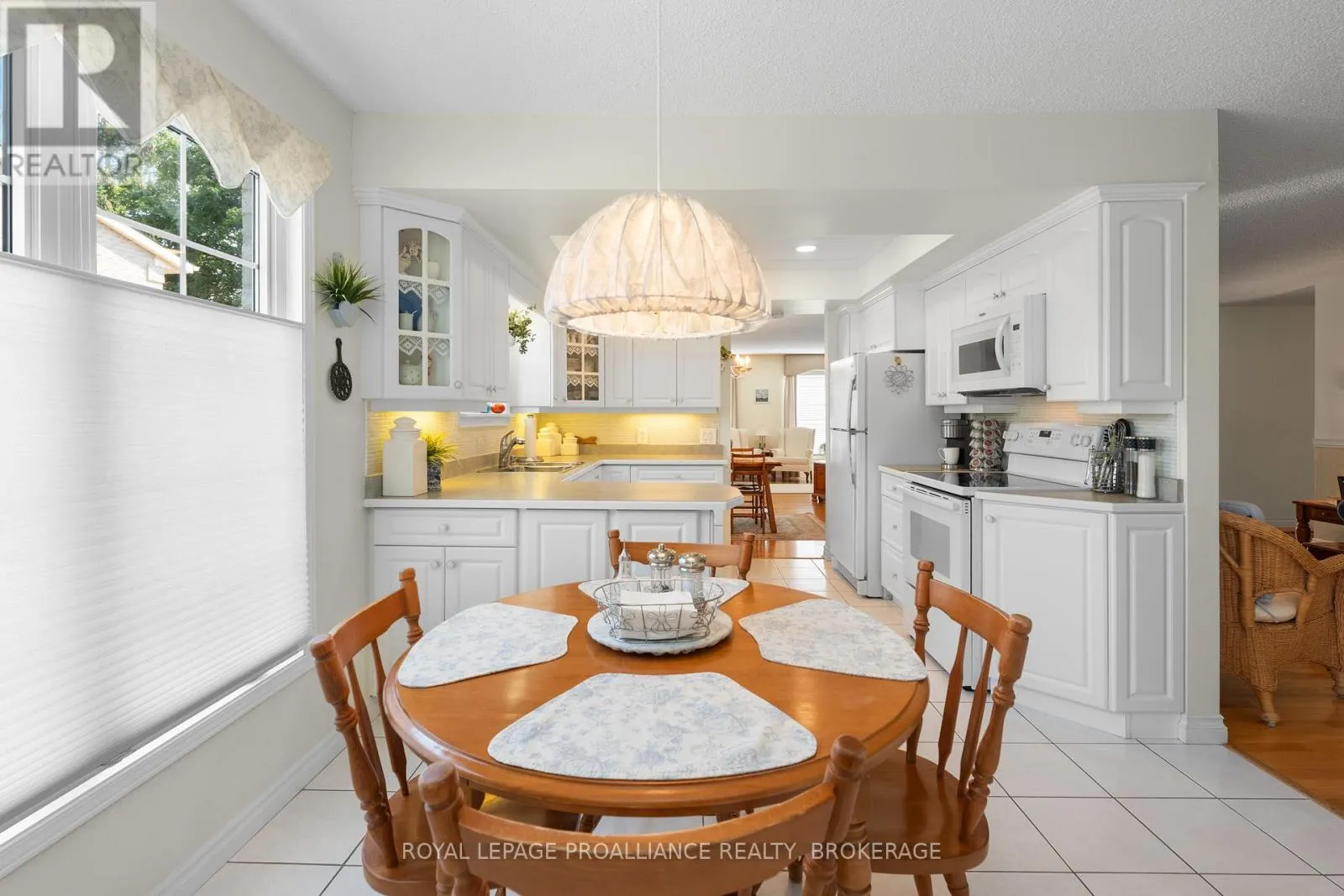 965 AMBLESIDE CRESCENT