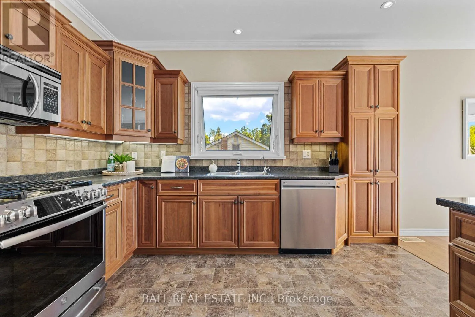 773 PINEWOOD DRIVE