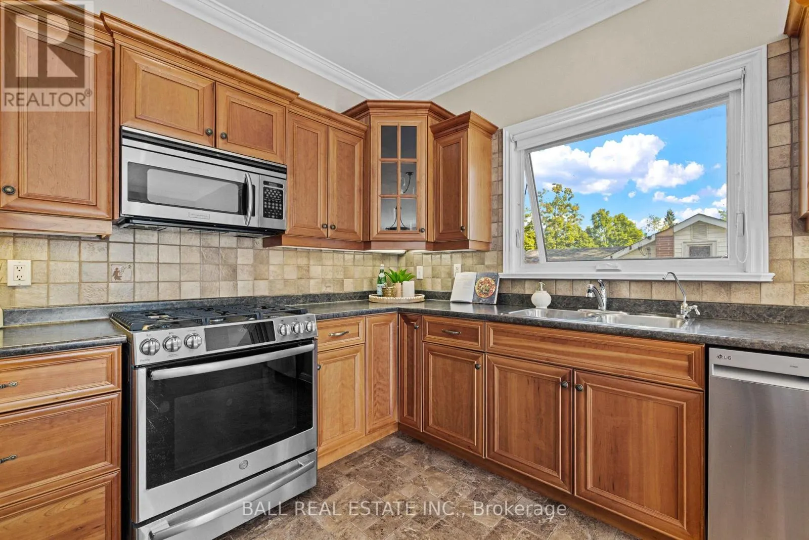 773 PINEWOOD DRIVE