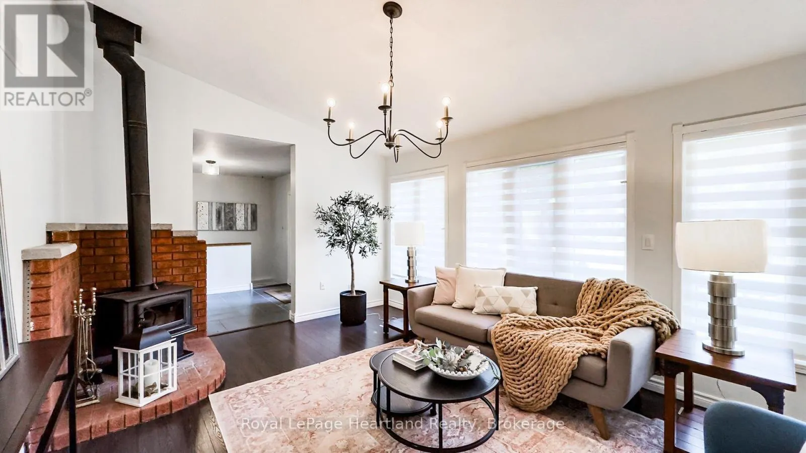 216 SHADYWOOD CRESCENT