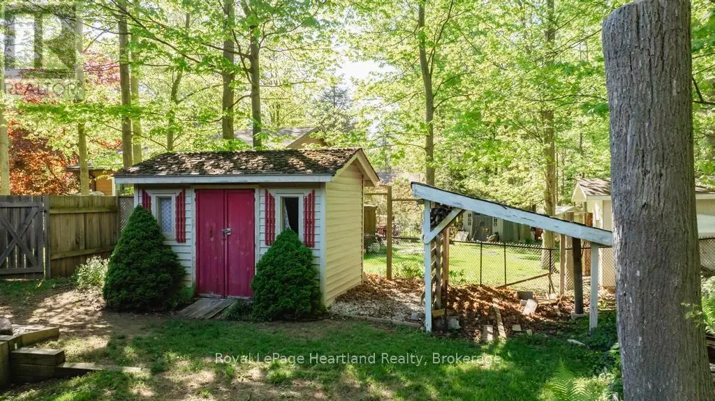 216 SHADYWOOD CRESCENT