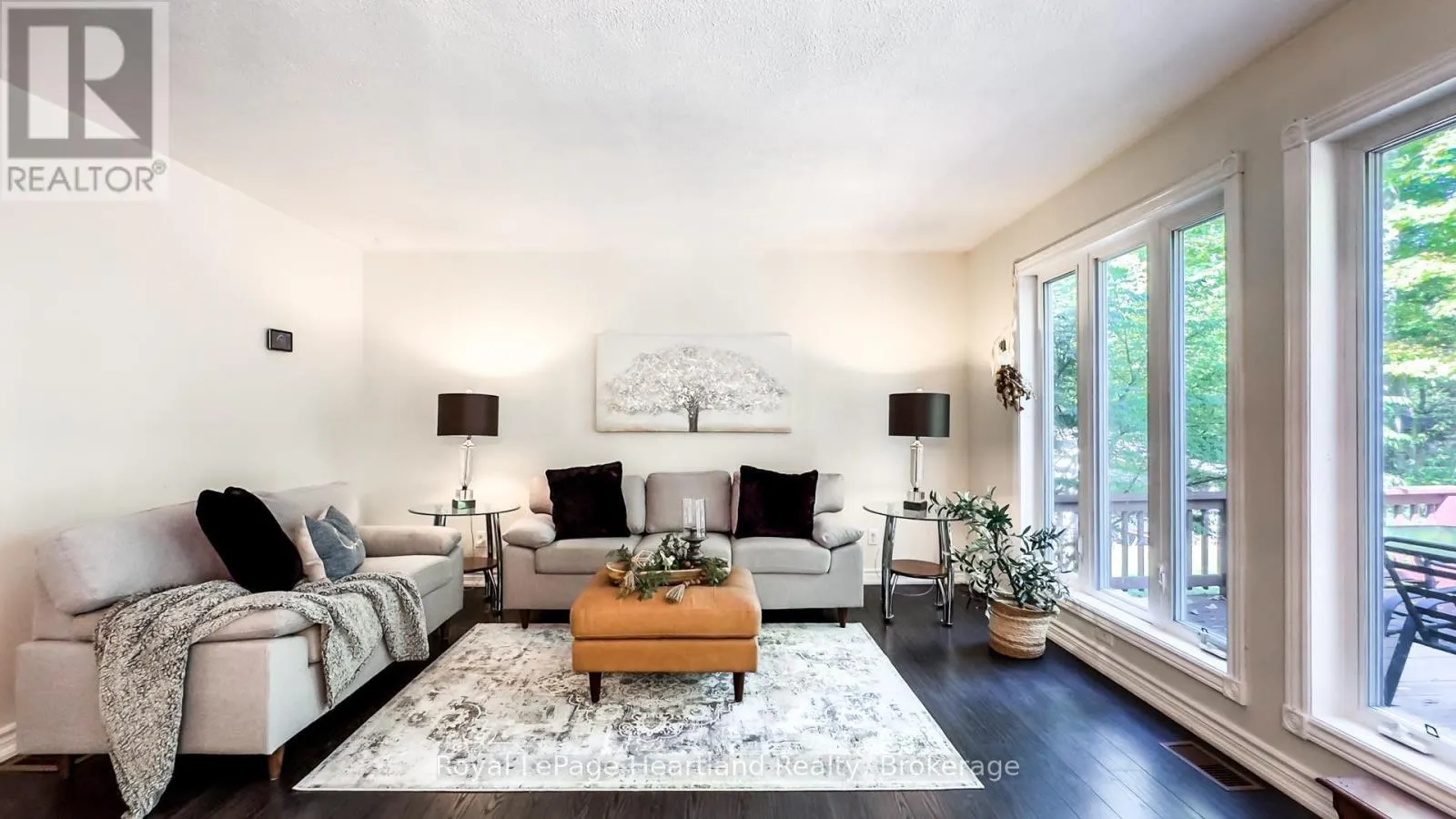 216 SHADYWOOD CRESCENT