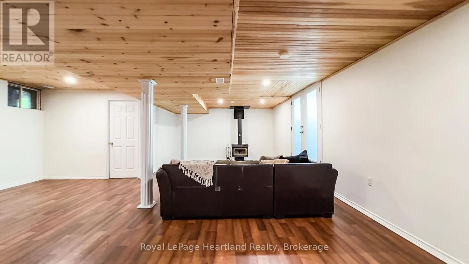 216 SHADYWOOD CRESCENT