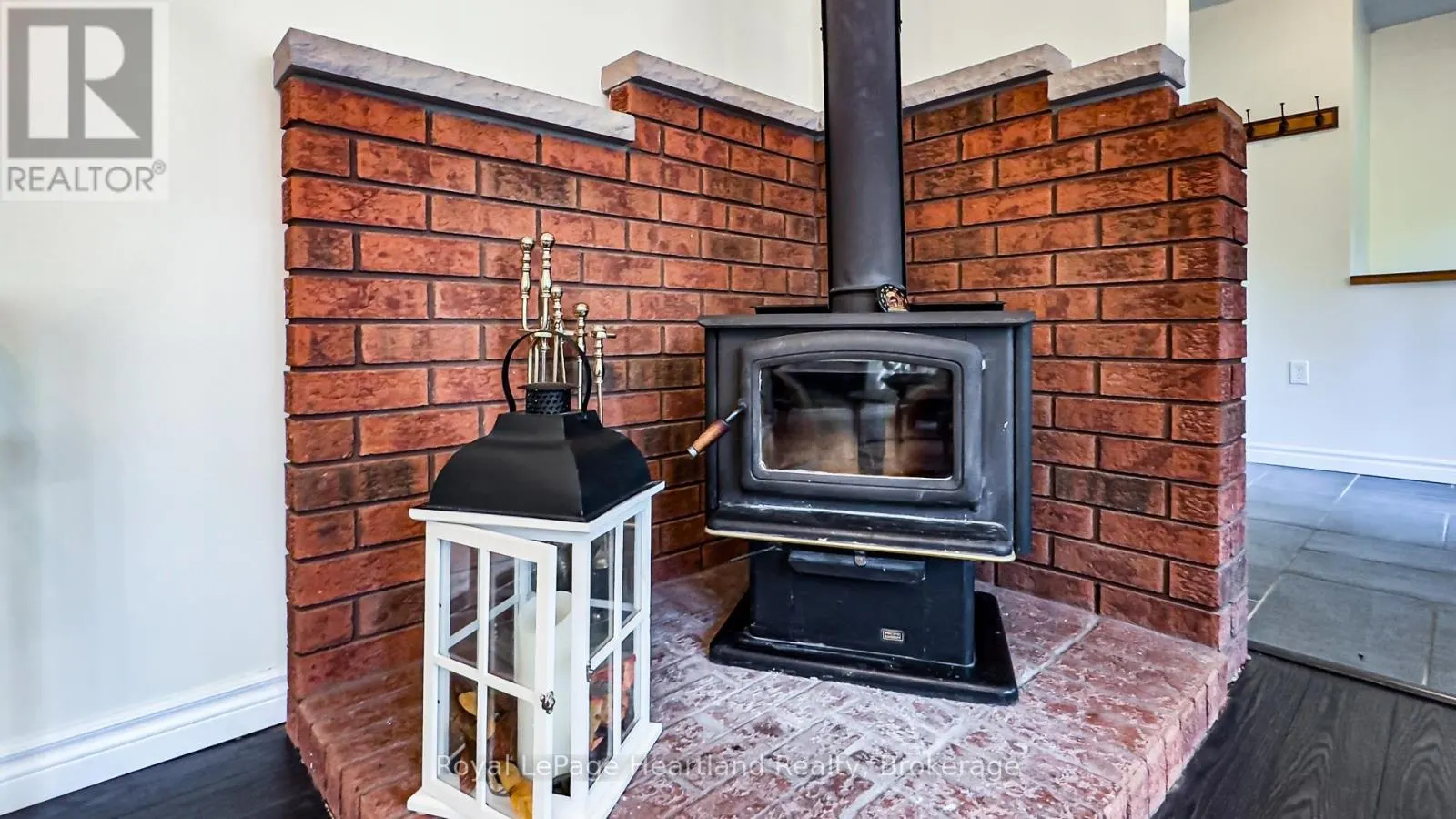 216 SHADYWOOD CRESCENT
