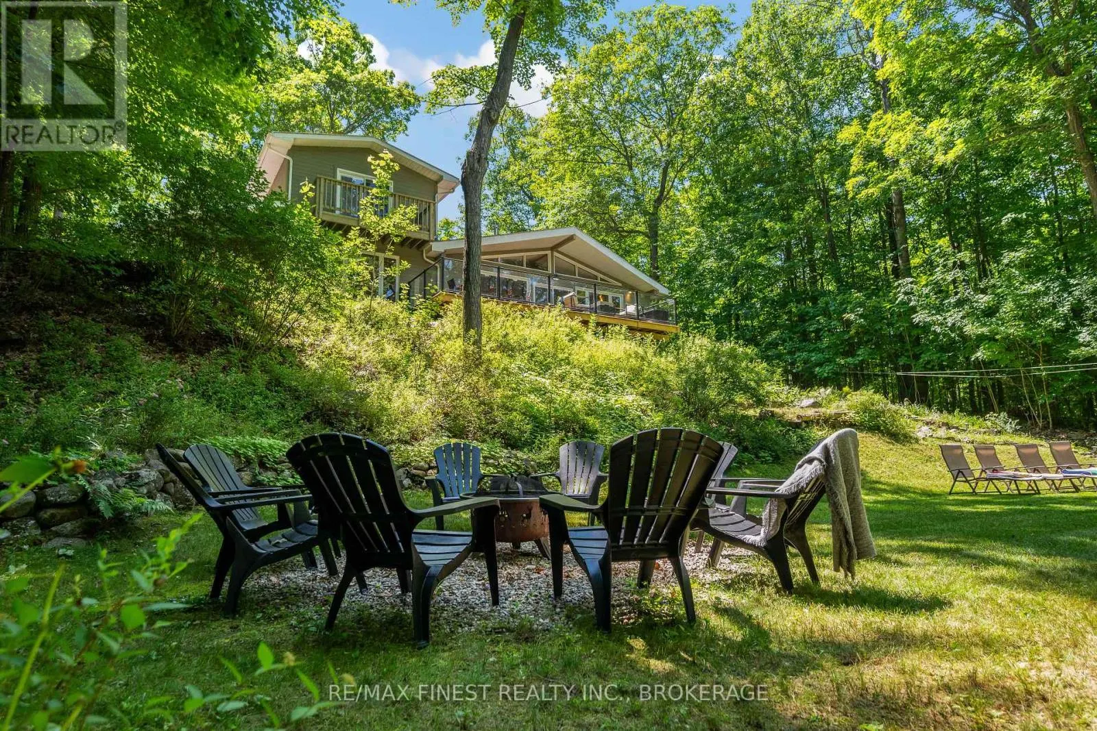 32 OAKWOOD LANE