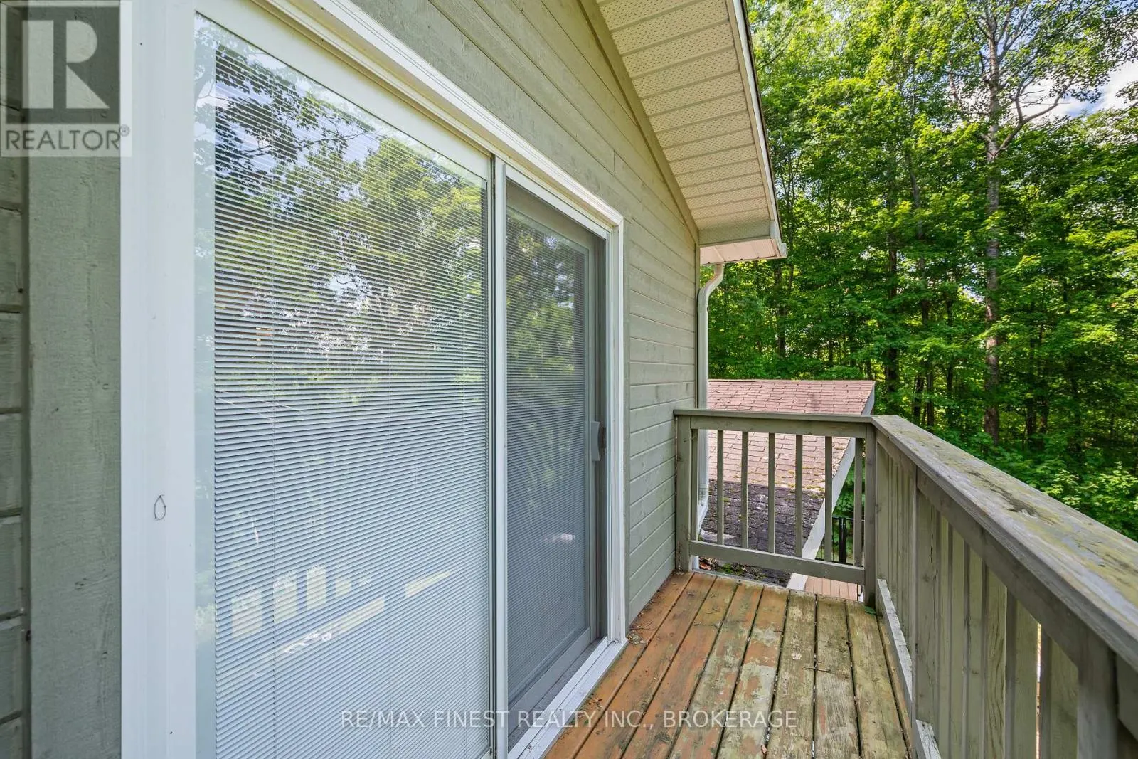 32 OAKWOOD LANE