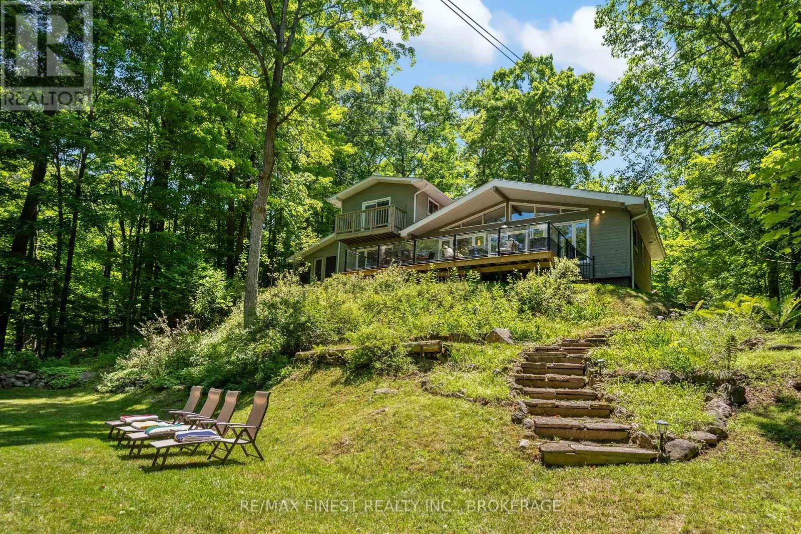 32 OAKWOOD LANE