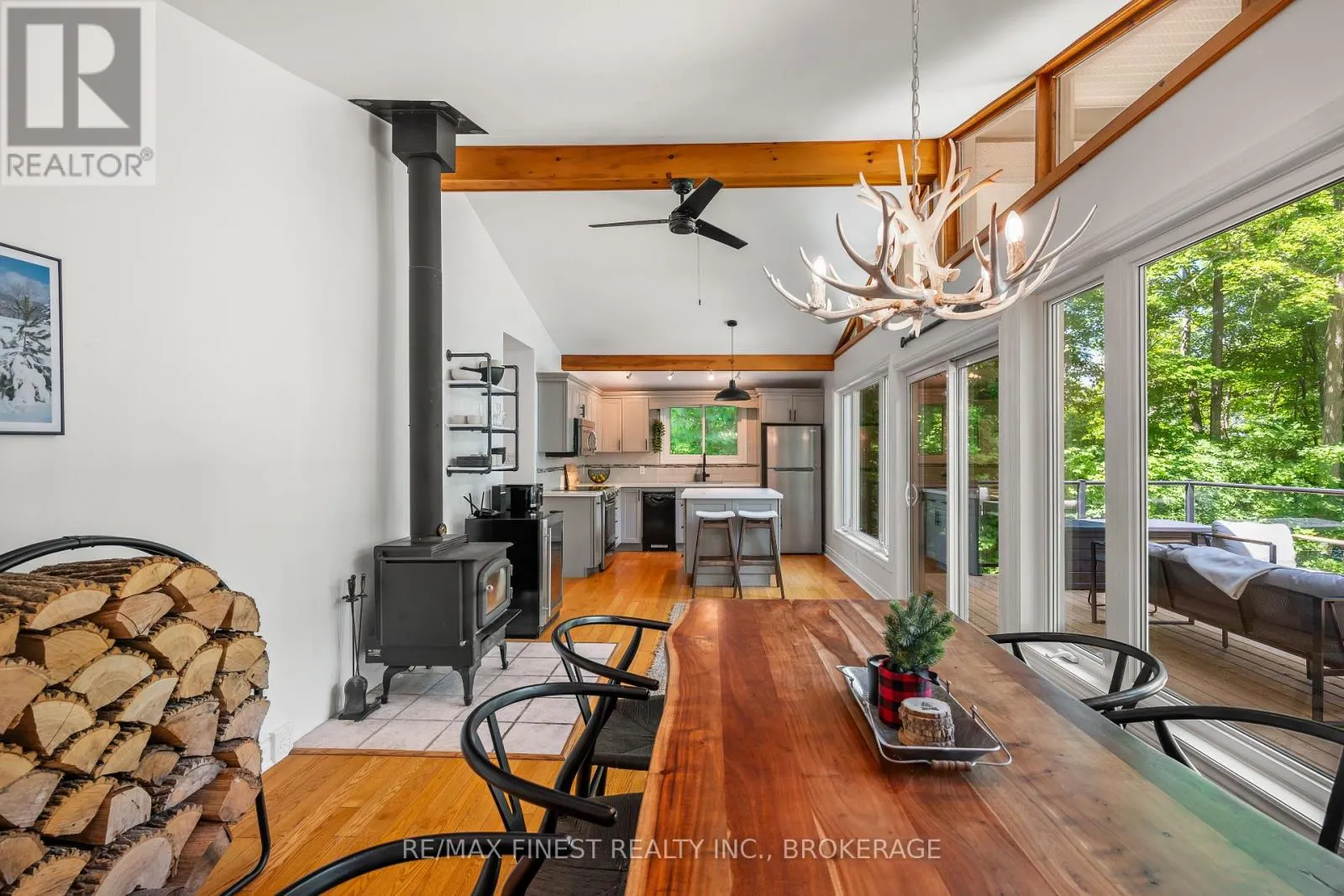32 OAKWOOD LANE