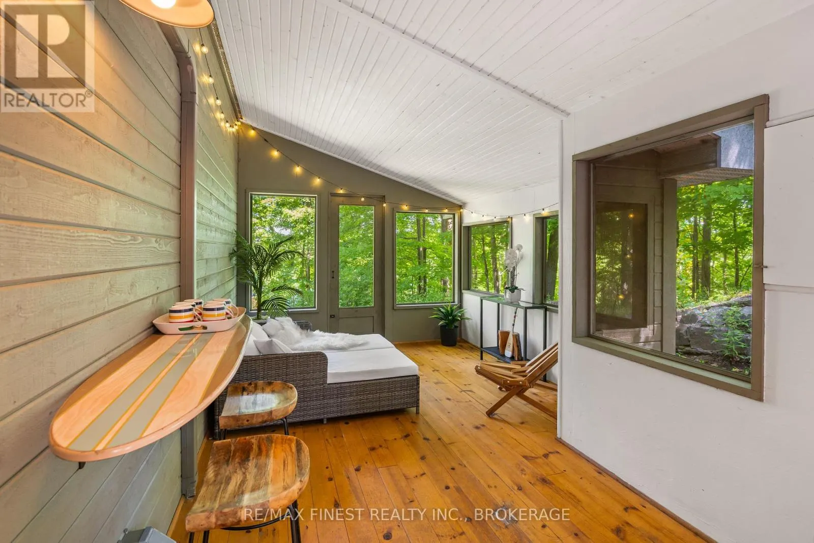 32 OAKWOOD LANE