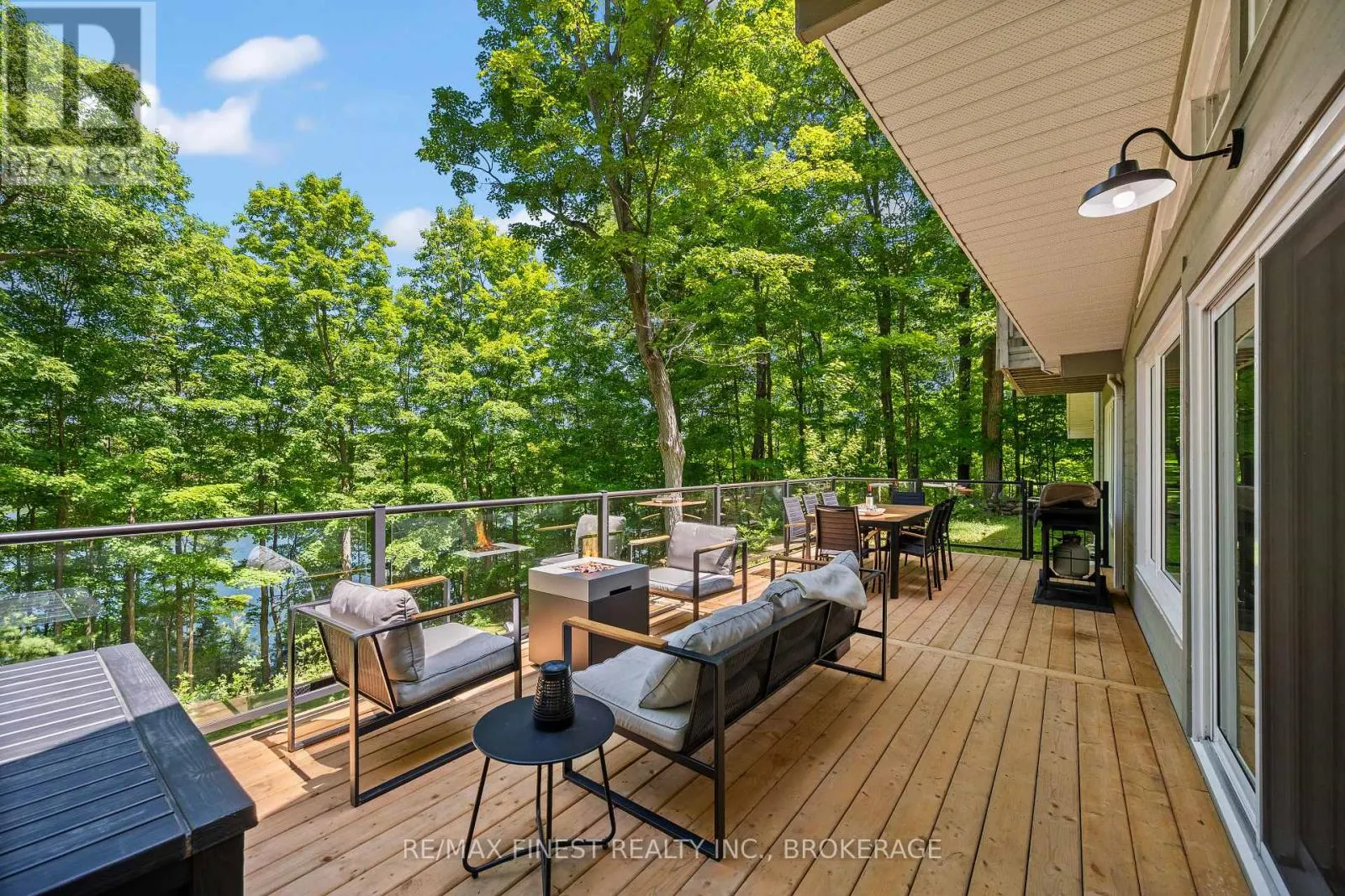 32 OAKWOOD LANE