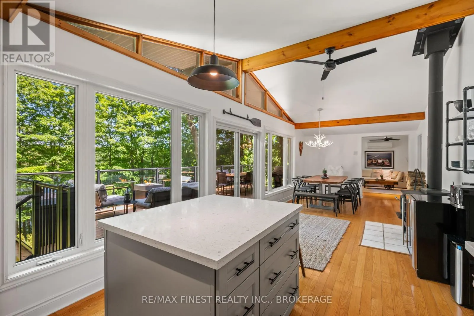 32 OAKWOOD LANE