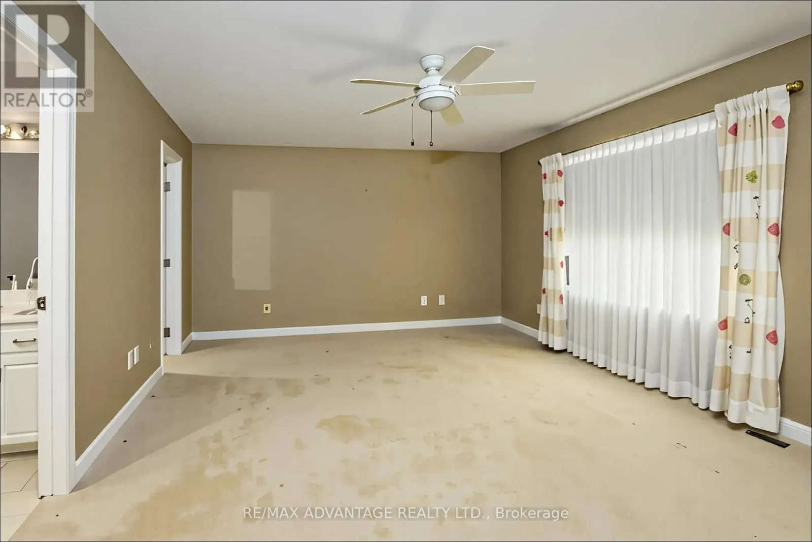15 SPRUCEDALE COURT