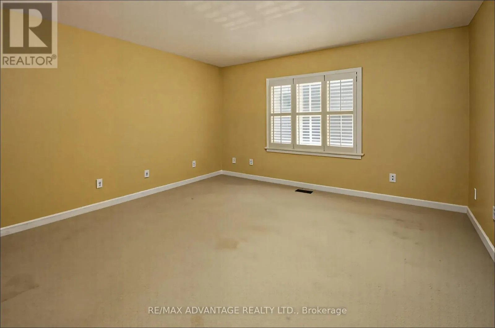 15 SPRUCEDALE COURT