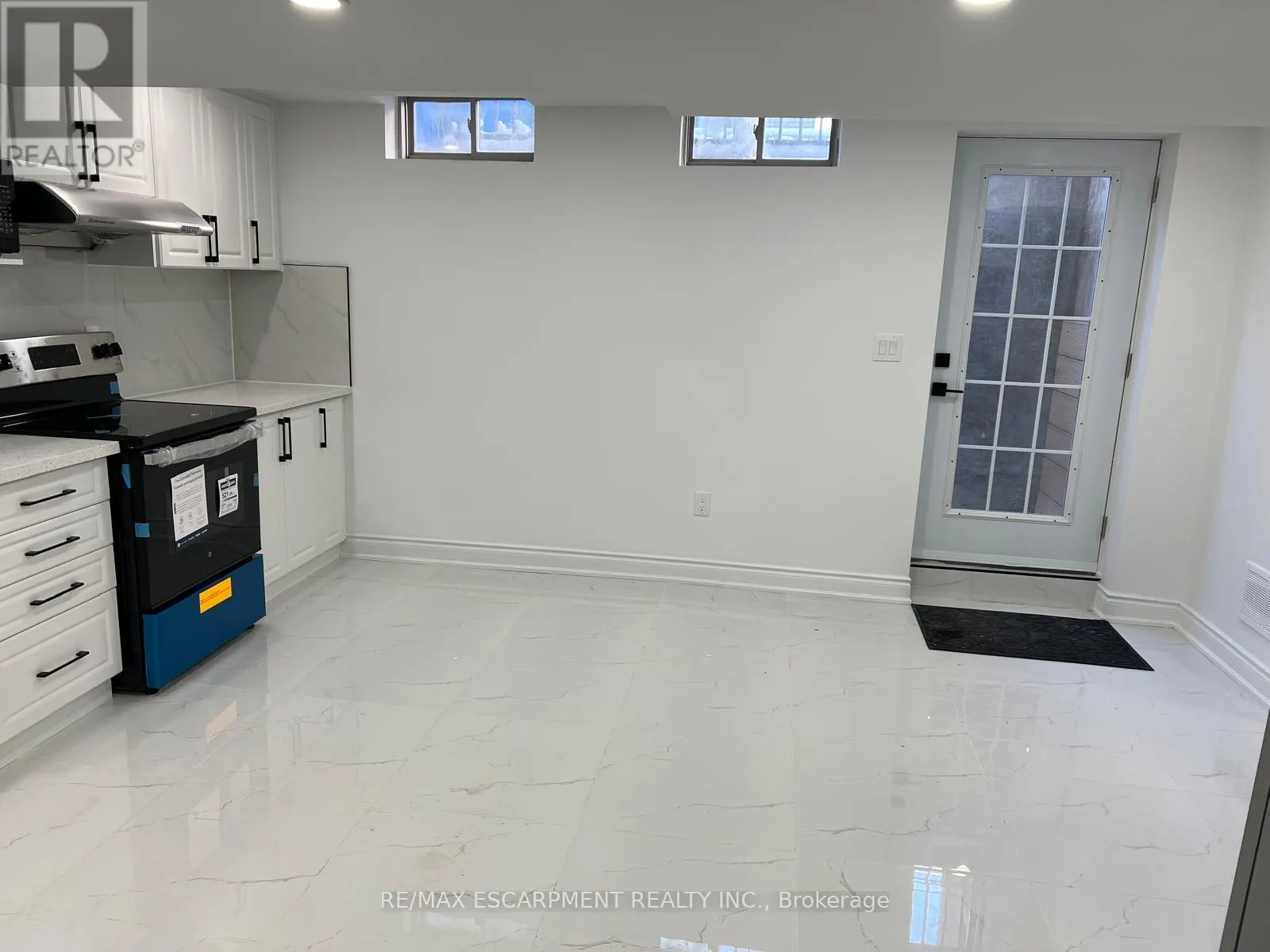 BASEMENT - 40 PAGEBROOK CRESCENT