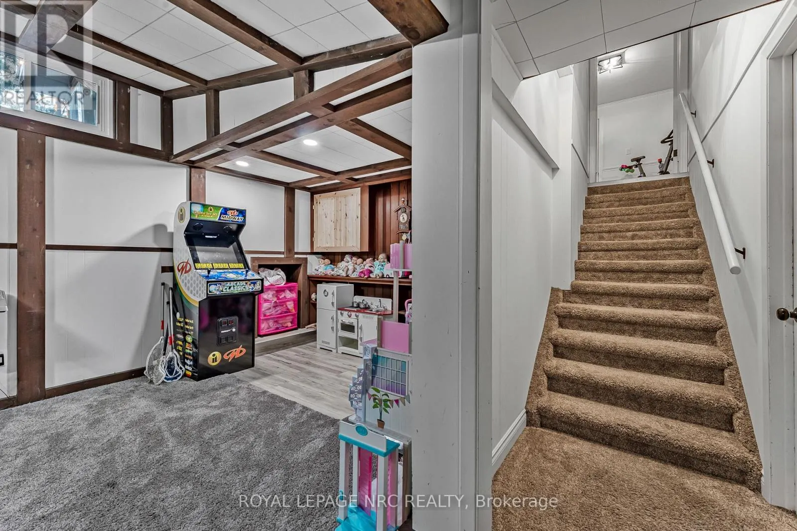 17 DAMUDE DRIVE