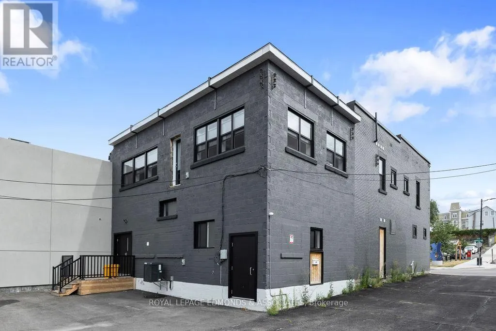 201 PEMBROKE STREET W