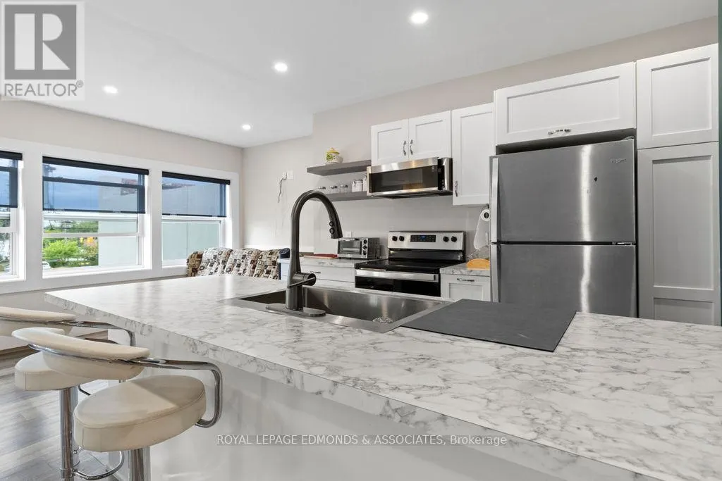 201 PEMBROKE STREET W