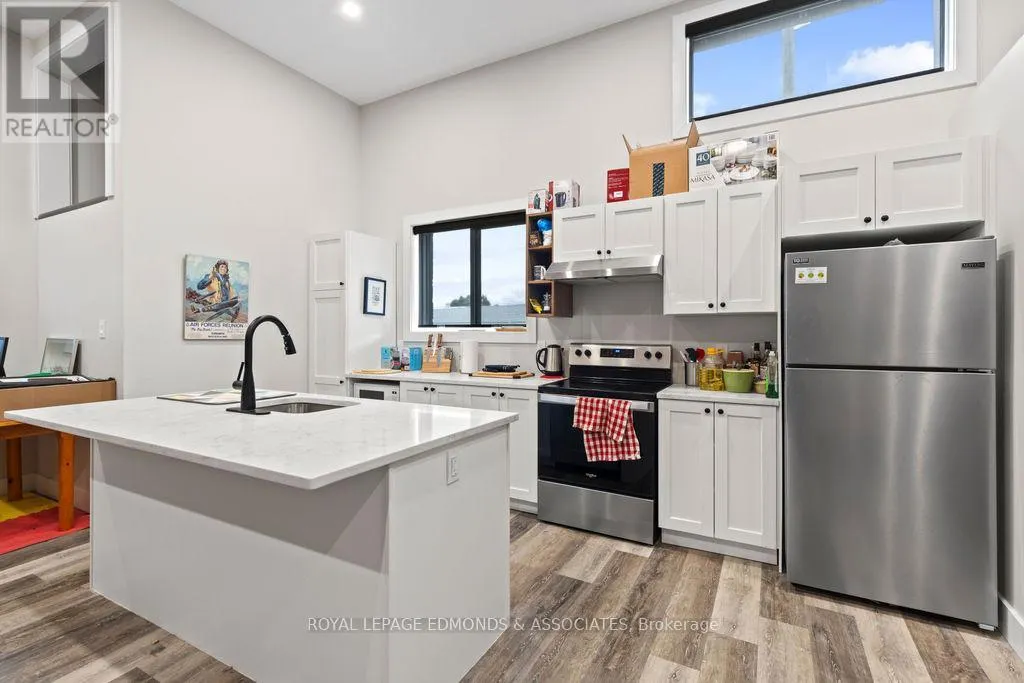 201 PEMBROKE STREET W