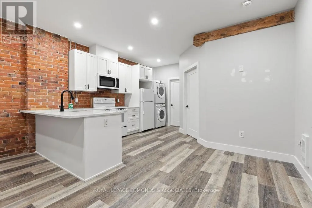 201 PEMBROKE STREET W